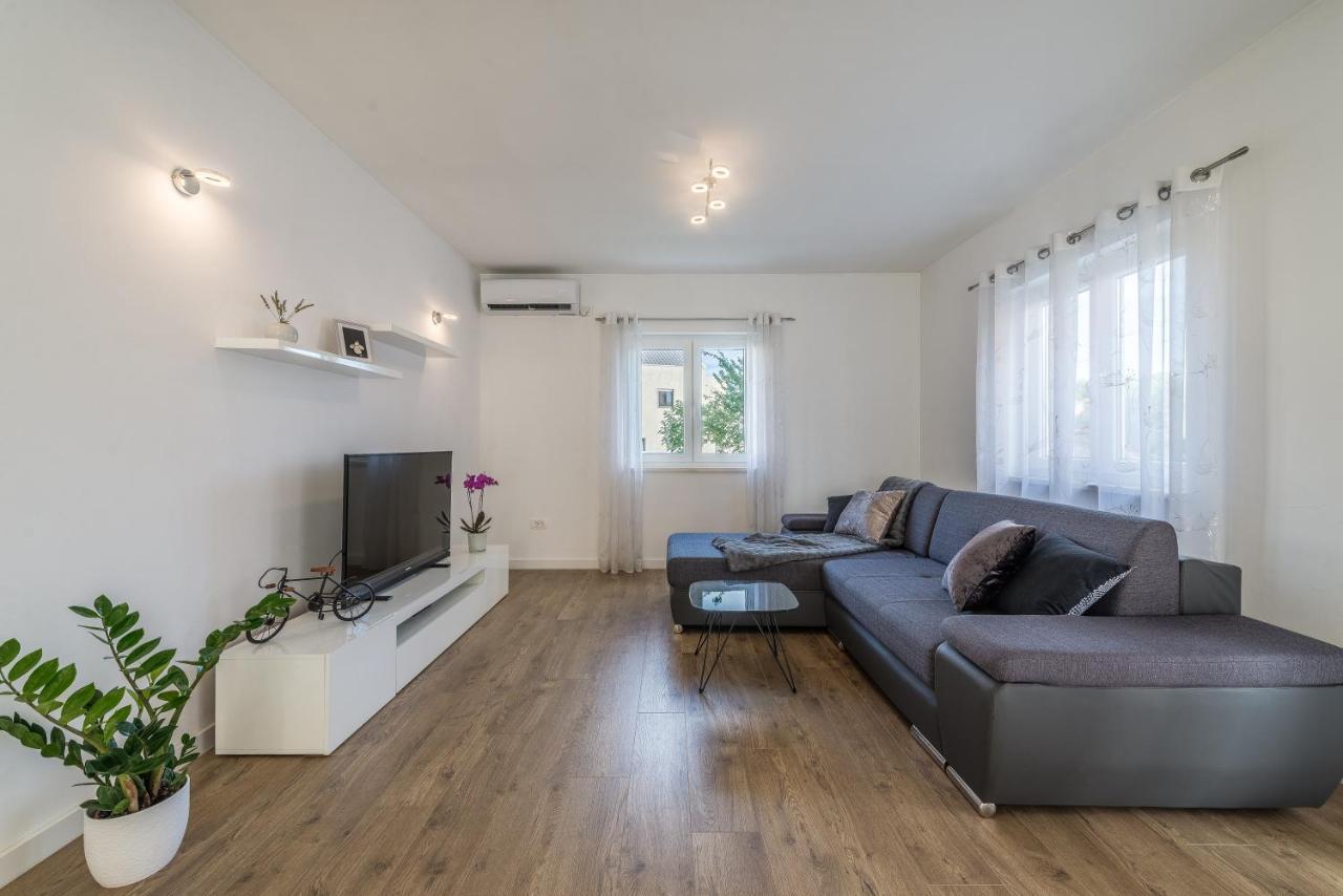 Holiday Home Bajlo Apartment With Three Bedrooms Zadar Buitenkant foto
