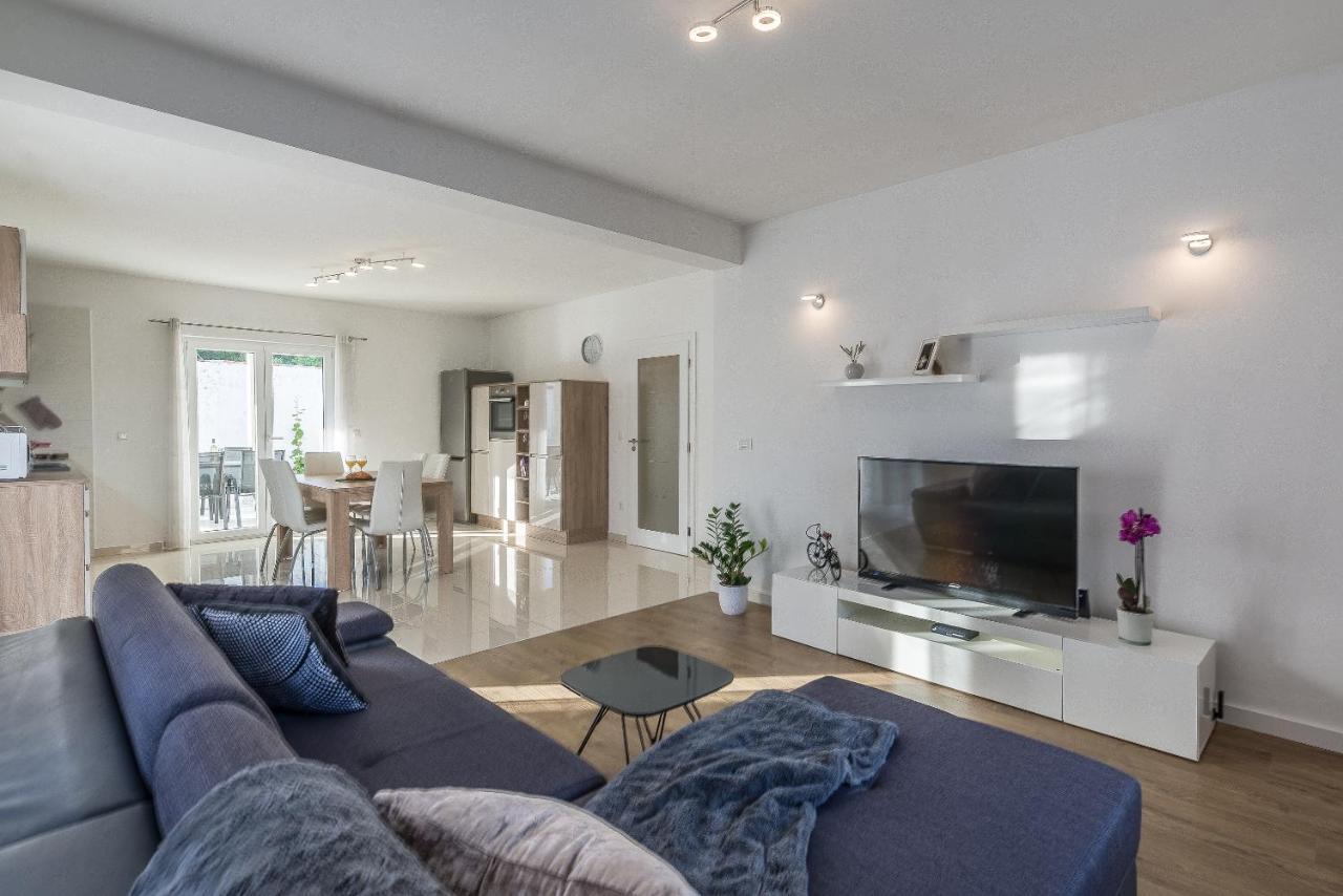 Holiday Home Bajlo Apartment With Three Bedrooms Zadar Buitenkant foto