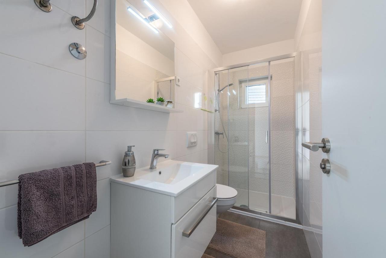 Holiday Home Bajlo Apartment With Three Bedrooms Zadar Buitenkant foto
