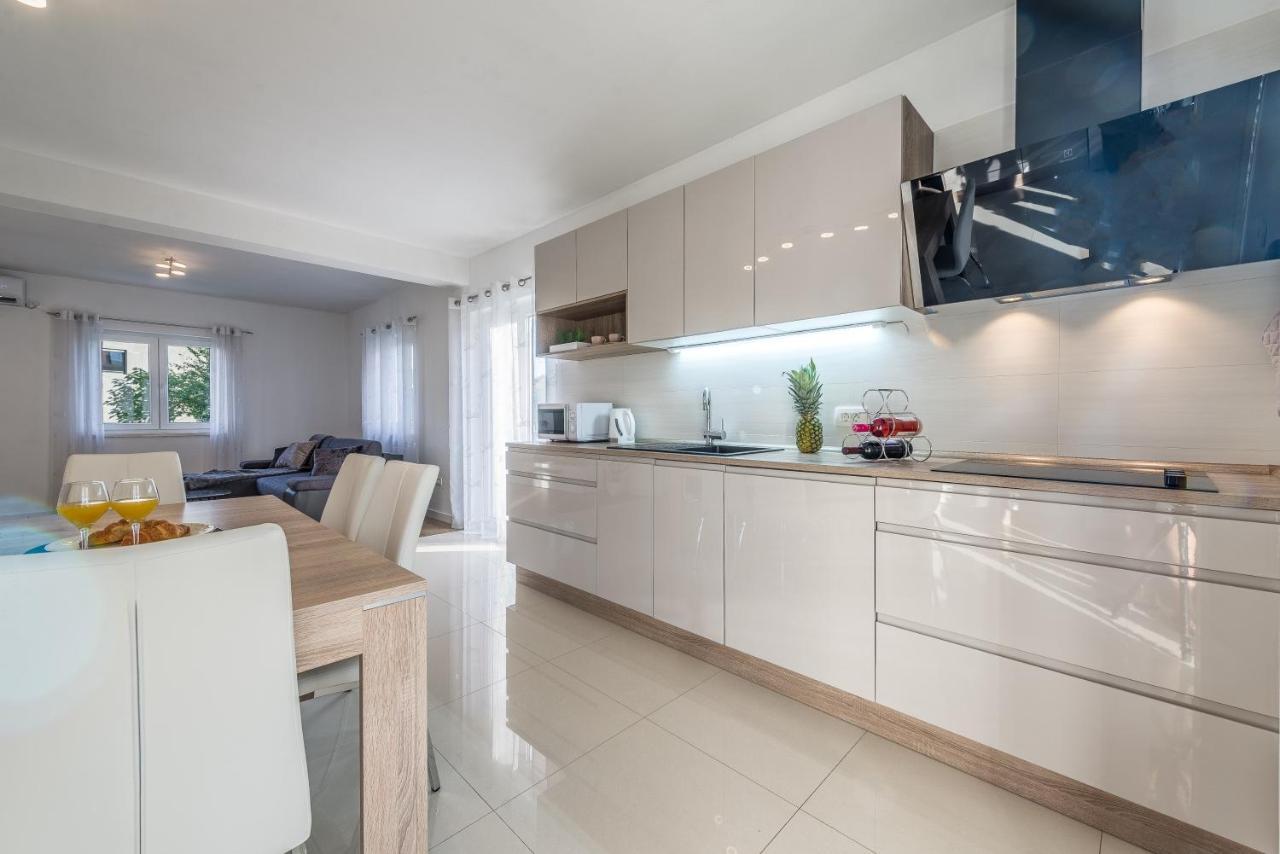 Holiday Home Bajlo Apartment With Three Bedrooms Zadar Buitenkant foto