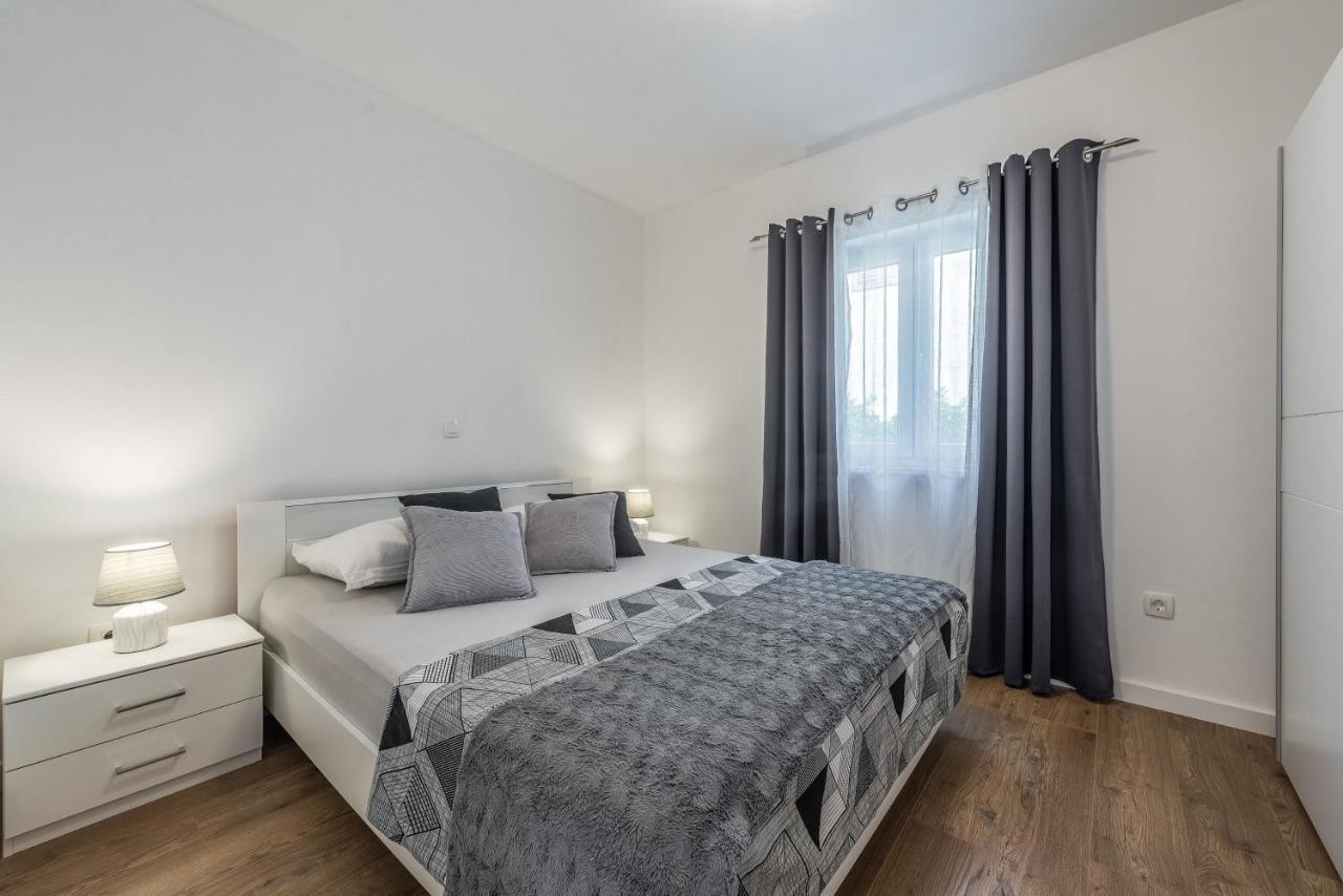 Holiday Home Bajlo Apartment With Three Bedrooms Zadar Buitenkant foto