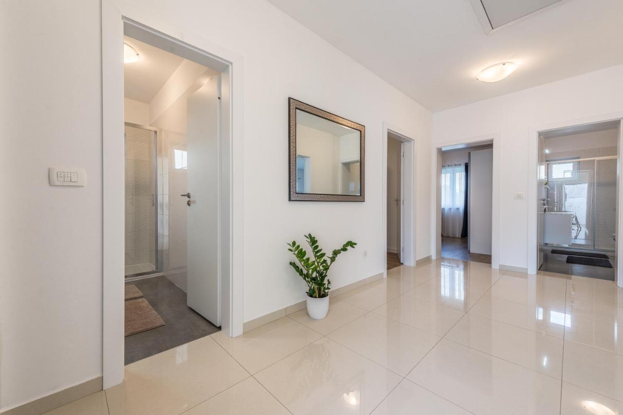 Holiday Home Bajlo Apartment With Three Bedrooms Zadar Buitenkant foto