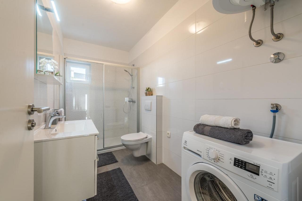 Holiday Home Bajlo Apartment With Three Bedrooms Zadar Buitenkant foto
